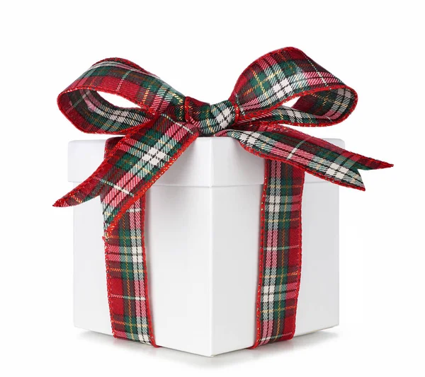 Bílá Vánoční Dárková Krabice Zelenou Červenou Bílou Kostkovanou Mašlí Stuhou — Stock fotografie