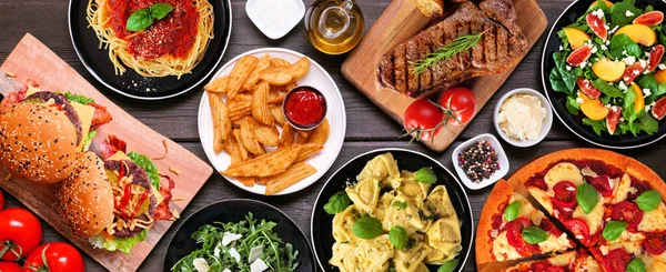 Tischszene Mit Einer Auswahl Köstlicher Speisen Draufsicht Über Einen Dunklen — Stockfoto