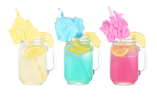 Zimna Kolorowa Lemoniada Waty Cukrowej Trzy Kolory Szklanych Słoikach Odizolowanych — Zdjęcie stockowe