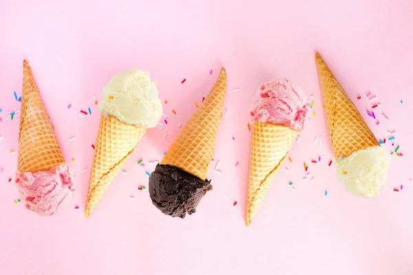 아이스크림 플랫은 분홍색 있었다 화이트 바닐라와 초콜릿 — 스톡 사진