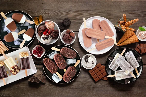 Cool Cena Mesa Comida Verão Sortimento Sorvete Tema Chocolate Guloseimas — Fotografia de Stock