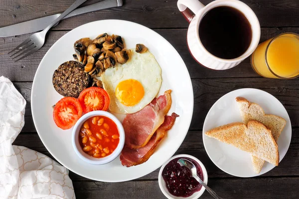 Pequeno Almoço Escocês Completo Com Haggis Overhead Vista Tabela Cena — Fotografia de Stock
