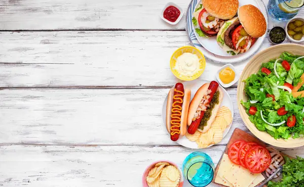 Summer Bbq Atau Picnic Side Border Dengan Hamburger Hotdog Salad Stok Gambar Bebas Royalti