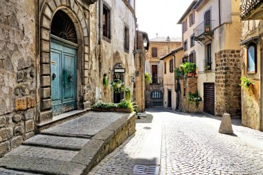 Ortaçağ 'ın Orvieto, Umbria, İtalya kentindeki eski taş binalar.