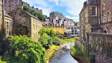 Tarihi Edinburgh, İskoçya 'daki Dean Village' ın güzel ortaçağ mimarisi.