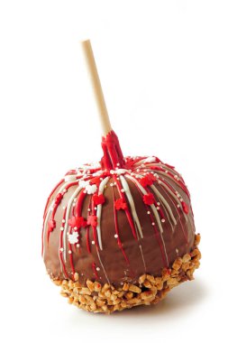 Kanada Günü vatansever elma şekeri, havai fişekler ve akçaağaç yaprağı tasarımı. Beyaz arkaplanda izole edilmiş yan görünüm.