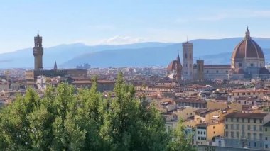 Floransa, İtalya 'nın tarihi şehri Duomo ve Palazzo Vecchio ile birlikte. Havadan tutulan tava.
