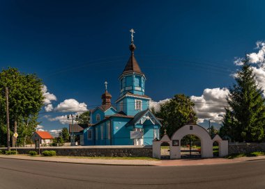 NAREW, POLAND - 5 Eylül 2022: Polonya 'nın kuzeydoğusundaki Narew köyündeki Ortodoks Kilisesi.