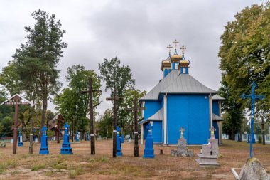 DUBICZE CERKIEWNE, POLAND - 10 Eylül 2022: Dubicze Cerkiewne köyündeki Ortodoks Kilisesi, Kuzey Polonya.
