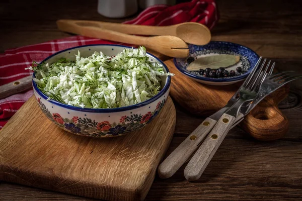Salat Mit Kohl Und Dill Einer Schüssel — Stockfoto