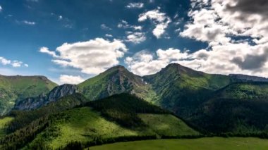 4K zaman aşımı: Slovak Tatra dağlarının zirveleri.
