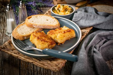 Kızarmış morina filetosu parçaları..