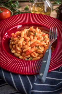 Cavatelli taze domates soslu makarna. İtalyan mutfağı.