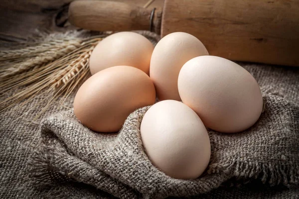 Ouă Fermă Organică Brută Fundalul Vechi — Fotografie, imagine de stoc
