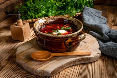 Pancar çorbası - geleneksel Ukrayna mutfağı.