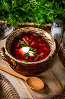 Pancar çorbası - geleneksel Ukrayna mutfağı.