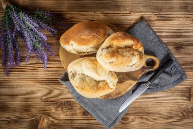 Kahvaltı için taze ekmek. Seçici odak.