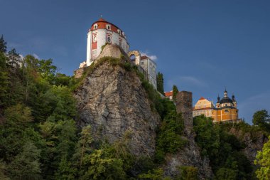 Çek Cumhuriyeti 'nin Moravya bölgesindeki Vranov nad Dyji barok kalesi.