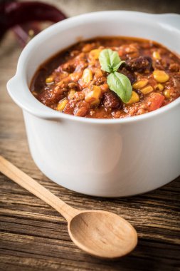 Kavanozda Meksika biberi. Seçici odak.