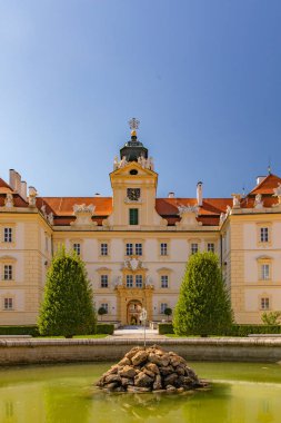 VALTICE, CZECH Cumhuriyet - EYLÜL 07, 2023: Barok Şatosu Valtice, Lednice-Valtice Kültürel Peyzaj.