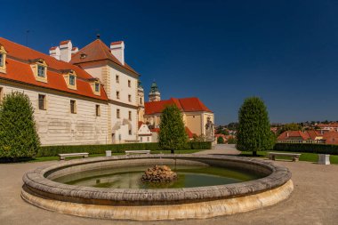 VALTICE, CZECH Cumhuriyet - EYLÜL 07, 2023: Barok Şatosu Valtice, Lednice-Valtice Kültürel Peyzaj.