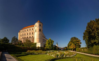 MIKULOV, CZECH Cumhuriyet - EPTEMBER 07; 2023: Mikulov Şatosu, Güney Moravya kalesi.