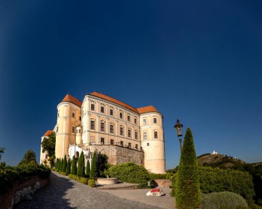 MIKULOV, CZECH Cumhuriyet - EPTEMBER 07; 2023: Mikulov Şatosu, Güney Moravya kalesi.