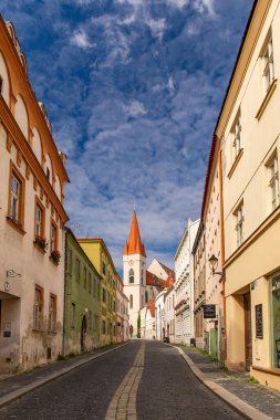 ZNOJMO, CZECH Cumhuriyet - Eylül 04; 2023: Tarihi Znojmo kasabasının tarihi merkezi. Şehir merkezinde..