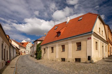 ZNOJMO, CZECH Cumhuriyet - Eylül 04; 2023: Tarihi Znojmo kasabasının tarihi merkezi. Şehir merkezinde..