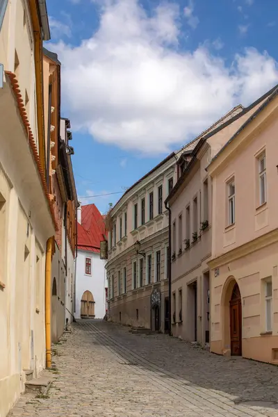 ZNOJMO, CZECH Cumhuriyet - Eylül 04; 2023: Tarihi Znojmo kasabasının tarihi merkezi. Şehir merkezinde..