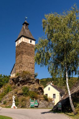 HARDEGG, AUSTRIA - EYLÜL 05, 2023: Thayatal Vadisi 'ndeki Hardegg Kalesi.