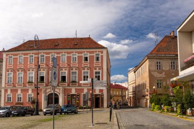 ZNOJMO, CZECH Cumhuriyet - Eylül 04; 2023: Masaryk Meydanı. Tarihi bir merkez. Şehir merkezinde.