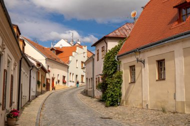 ZNOJMO, CZECH Cumhuriyet - Eylül 04; 2023: Tarihi Znojmo kasabasının tarihi merkezi. Şehir merkezinde..