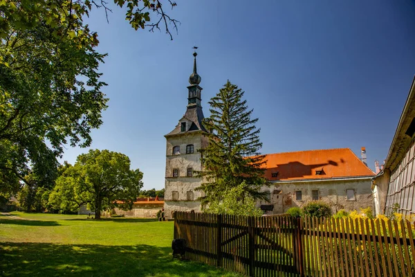 Uhercice República Checa Septiembre 2023 Palacio Renacentista Barroco Imágenes de stock libres de derechos