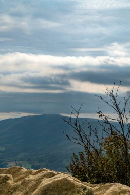 Sonbahar dağ manzarası. Polonina Wetlinska Bieszczady Dağları, Polonya.