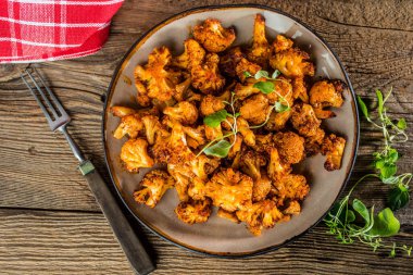 Bitkisel bir Marine fırında karnabahar rozet.