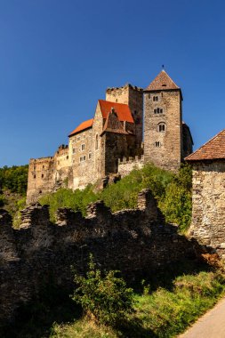 HARDEGG, AUSTRIA - EYLÜL 05, 2023: Thayatal Vadisi 'ndeki Hardegg Kalesi.
