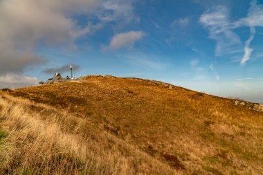 Sonbahar dağ manzarası. Polonina Wetlinska Bieszczady Dağları, Polonya.
