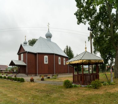 ORLA, POLAND - 10 Eylül 2022: Orla köyündeki Ortodoks Kilisesi, Kuzey Polonya.