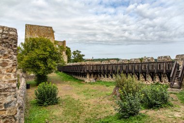 BITOV, GÜNEY MorAVİYA, ÇEK Cumhuriyet - 03 Eylül 2023: Corntejn Şatosu Harabeleri.