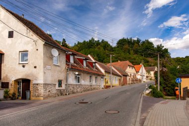 Vranov nad Dyji, CZECH REPUBLIC - SEPTEMBER 02, 2023: Çek Cumhuriyeti 'nin Güney Moravya Bölgesindeki Vranov nad Dyji kasabası.