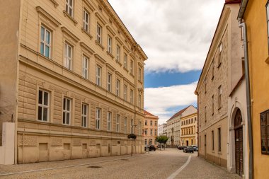 ZNOJMO, CZECH Cumhuriyet - Eylül 04; 2023: Tarihi Znojmo kasabasının tarihi merkezi. Şehir merkezinde..