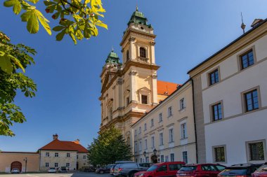 VALTICE, CZECH REPUBLIC - EYLÜL 07, 2023: The Rönesans ve Barok Kilisesi.