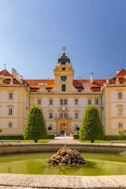 VALTICE, CZECH Cumhuriyet - EYLÜL 07, 2023: Barok Şatosu Valtice, Lednice-Valtice Kültürel Peyzaj.