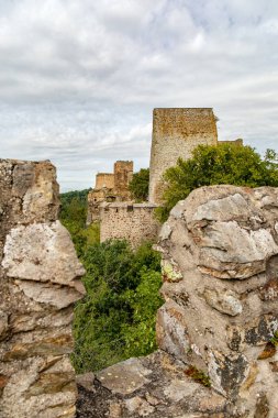 BITOV, GÜNEY MorAVİYA, ÇEK Cumhuriyet - 03 Eylül 2023: Corntejn Şatosu Harabeleri.