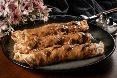 Mantar soslu lahana turşulu gözleme..