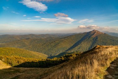 Sonbahar dağ manzarası. Polonina Wetlinska Bieszczady Dağları, Polonya.