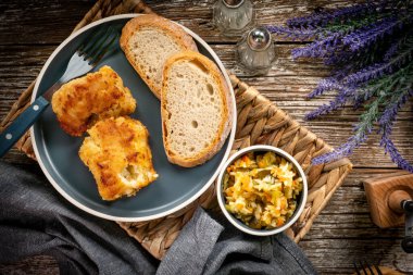 Kızarmış morina filetosu parçaları..