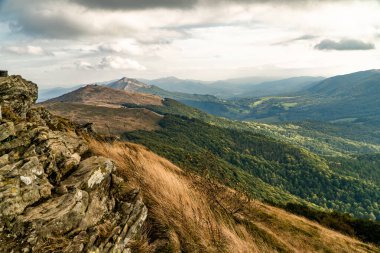 Sonbahar dağ manzarası. Polonina Wetlinska Bieszczady Dağları, Polonya.