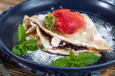 Reçelli, peynirli ve çilekli Polonya gözlemeleri..